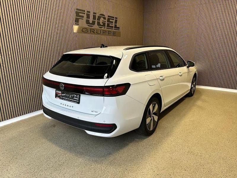 Gebraucht VW Passat 150 PS (110 kW) 2024 Pure white Kombi