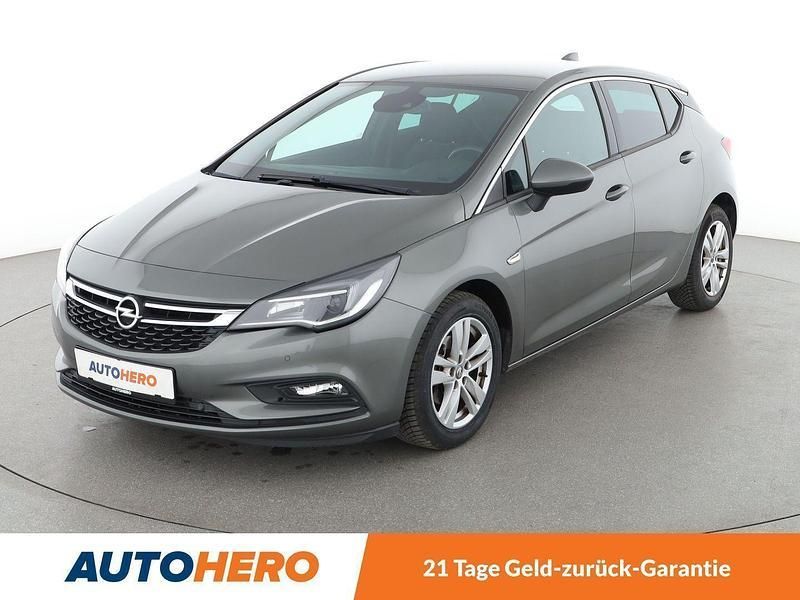 Grau Gebraucht 2018 Opel Astra Dynamic Limousine | 13.450 € (Fairer Preis) - Bild 1/3