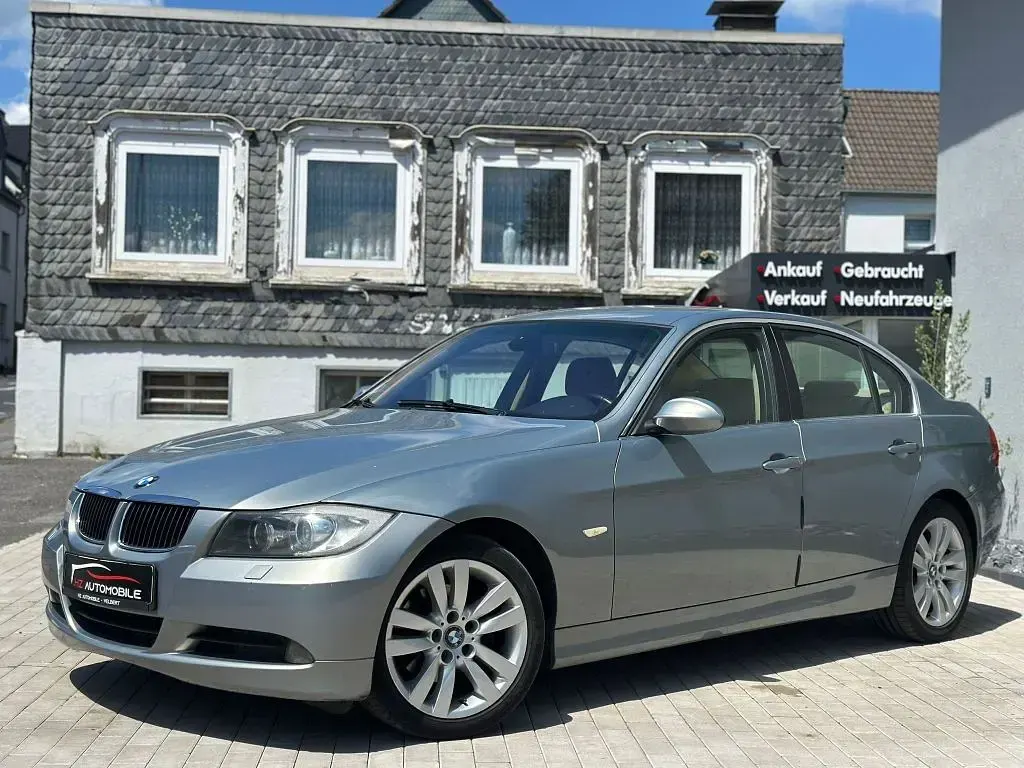 Gebraucht BMW 325 Sport Line 218 PS (160 kW) 2005 Arktis Limousine