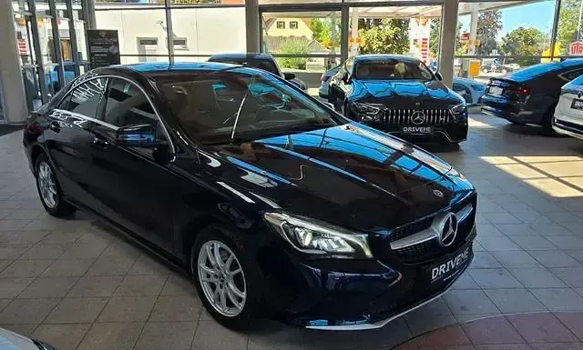 Gebraucht Mercedes CLA180 109 PS (80 kW) 2018 Blau Coupé
