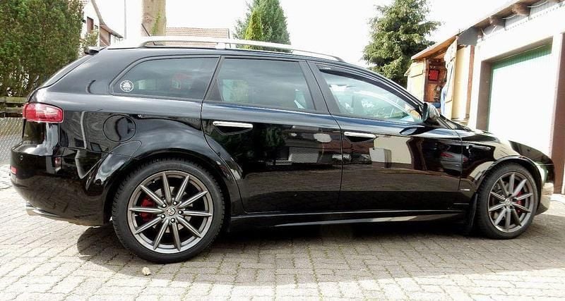 Schwarz Gebraucht 2010 Alfa Romeo 159 Ti Kombi | 6.900 € (Etwas zu teuer) - Bild 1/4