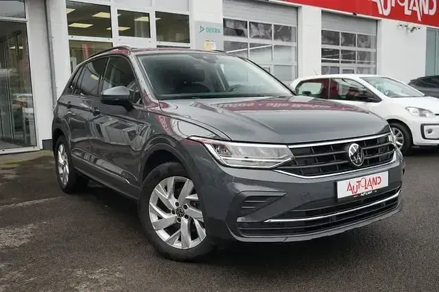 Gebraucht VW Tiguan Life 150 PS (110 kW) 2022 Grau SUV