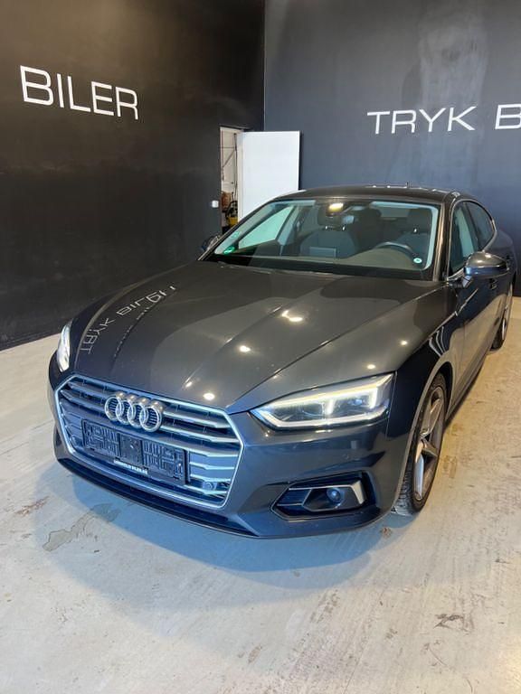 Grau Gebraucht 2019 Audi A5 Sportback Sport Limousine | 19.900 € (Superpreis) - Bild 1/4