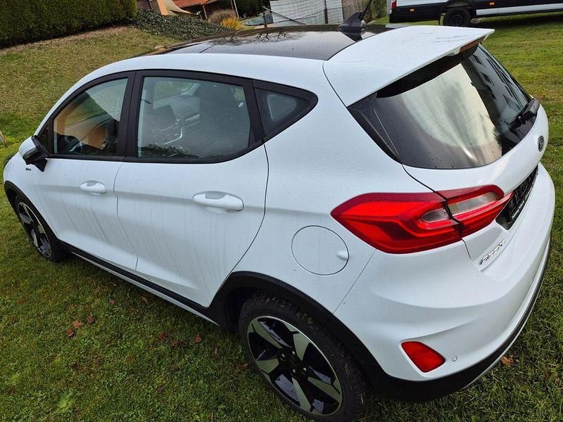 Gebraucht Ford Fiesta Active X 155 PS (114 kW) 2021 Weiß Limousine