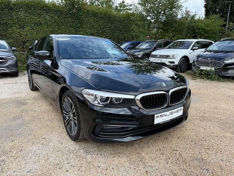 Schwarz Gebraucht 2019 BMW 520 Sport Line Limousine | 24.999 € (Fairer Preis) - Bild 1/4
