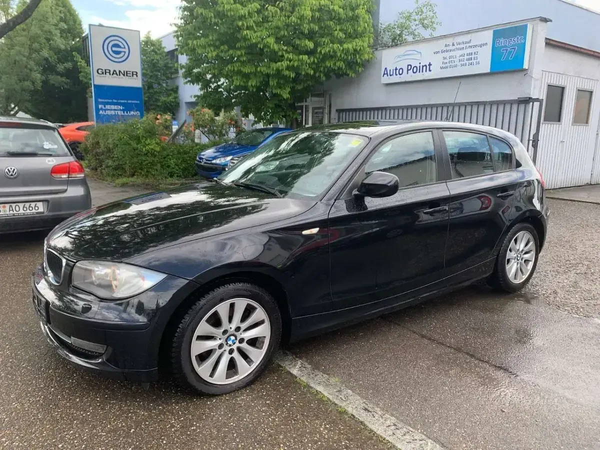 Gebraucht BMW 118 Sport Line 143 PS (105 kW) 2011 Saphirschwarz Kleinwagen