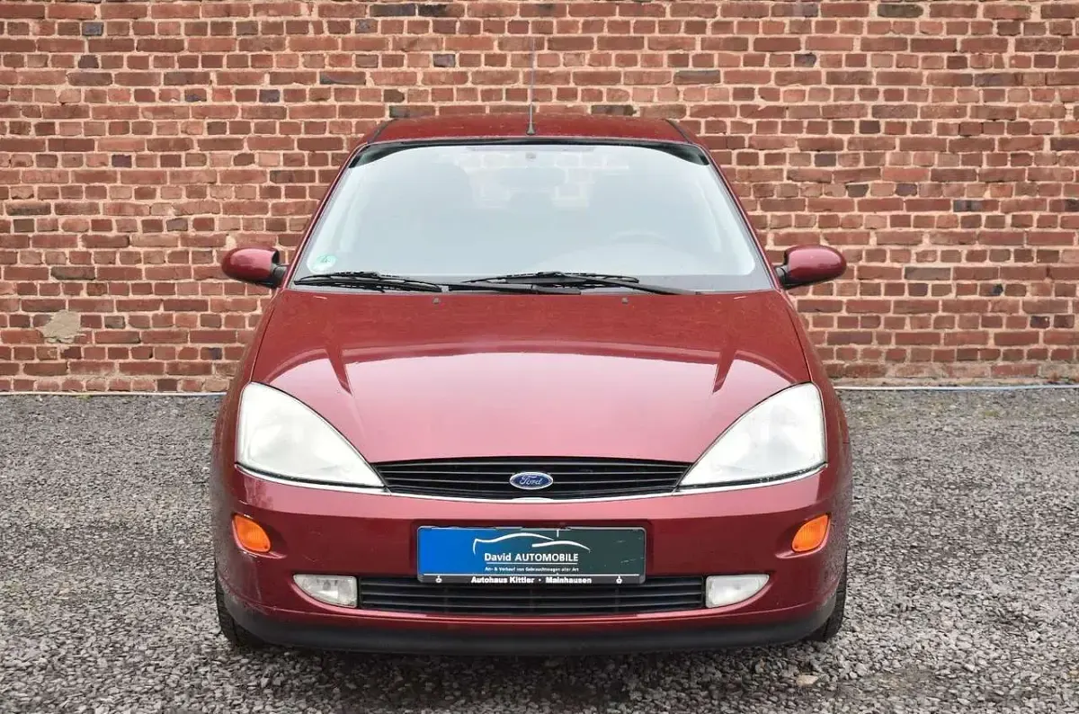 Usado Ford Focus 116 CV (85 kW) 2000 Rojo Berlina