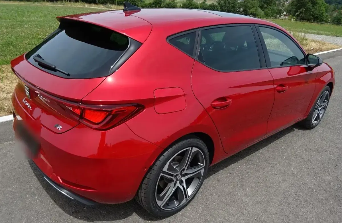 Gebraucht Seat Leon FR 190 PS (139 kW) 2023 Rot Limousine