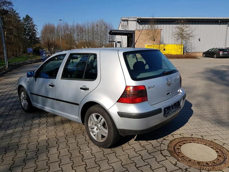 Gebraucht VW Golf IV 100 PS (73 kW) 1998 Silber Kleinwagen