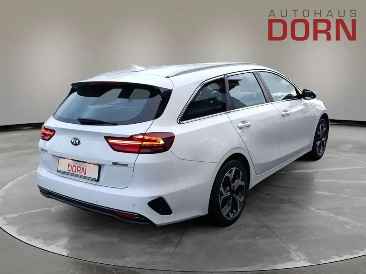 Gebraucht Kia Ceed 136 PS (100 kW) 2021 Carraraweiss Kleinwagen