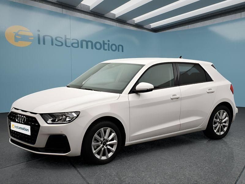 Weiß Gebraucht 2024 Audi A1 Sportback Kleinwagen | 22.749 € (Guter Preis) - Bild 1/4