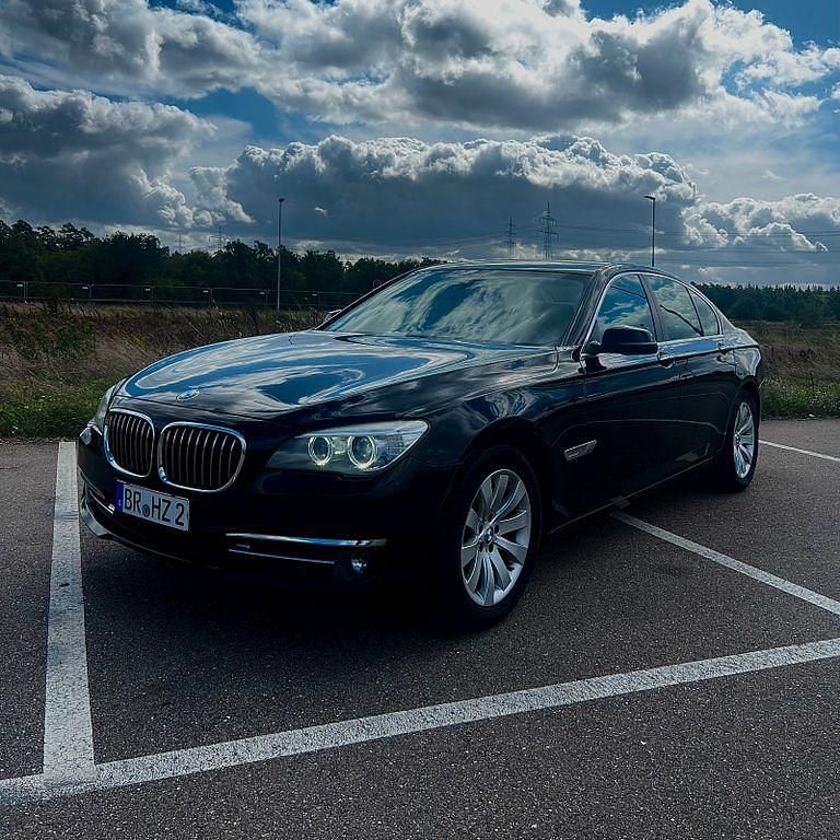 Schwarz Gebraucht 2014 BMW 740 Sport Line Limousine | 19.950 € (Fairer Preis) - Bild 1/4
