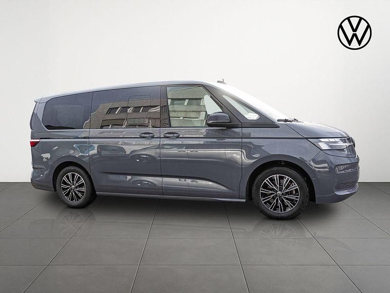 Gebraucht VW Multivan Life 150 PS (110 kW) 2024 Pure grey Van