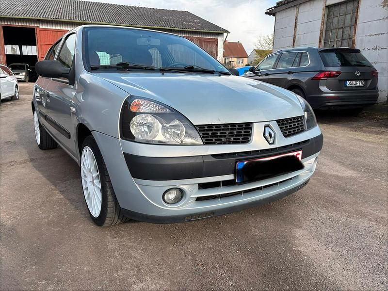 Gebraucht Renault Clio II 75 PS (55 kW) 2004 Silber Kleinwagen