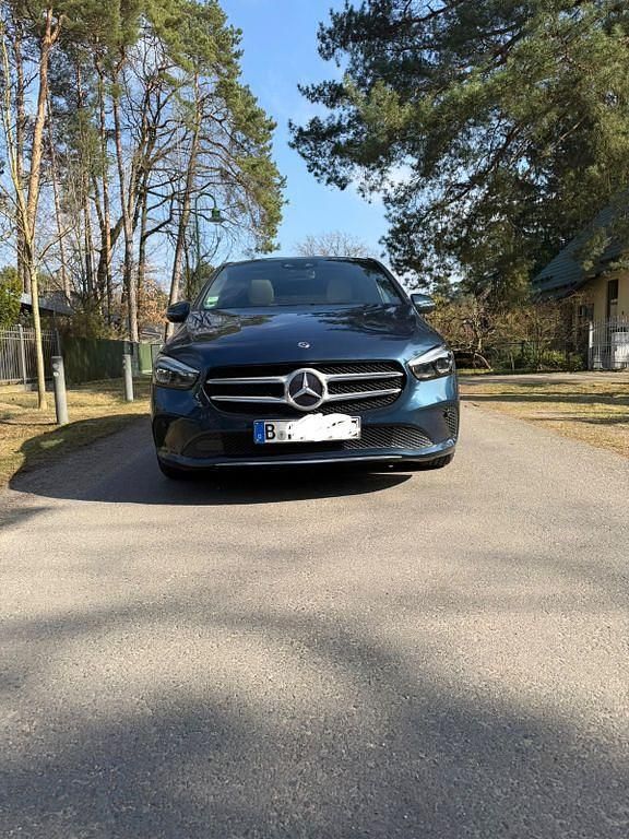 Gebraucht Mercedes B200 163 PS (119 kW) 2019 Blau Van / Kleinbus