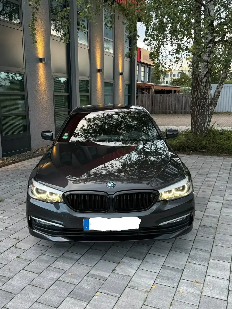 Gebraucht BMW 520 Sport Line 190 PS (139 kW) 2017 Grau Limousine