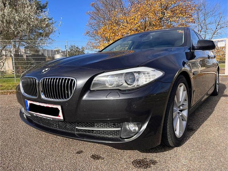 Grau Gebraucht 2011 BMW 528 Performance Limousine | 7.999 € (Superpreis) - Bild 1/4