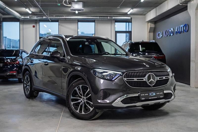 Grau Gebraucht 2025 Mercedes GLC220 SUV | 49.150 € - Bild 1/4