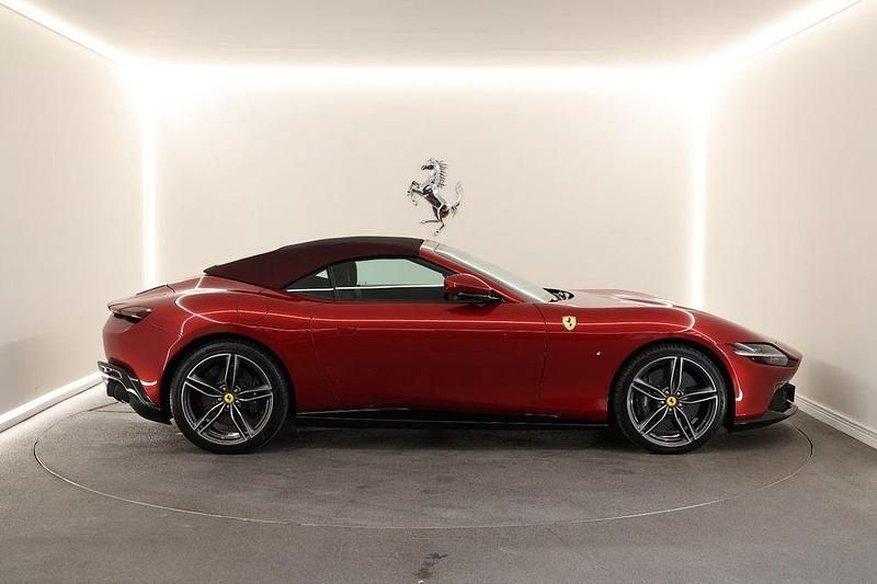 Gebraucht Ferrari Roma 620 PS (456 kW) 2024 Rot Cabrio
