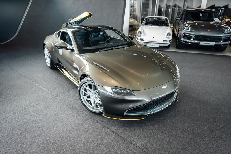 Grau Gebraucht 2021 Aston Martin V8 Vantage Coupé | 149.990 € - Bild 1/4