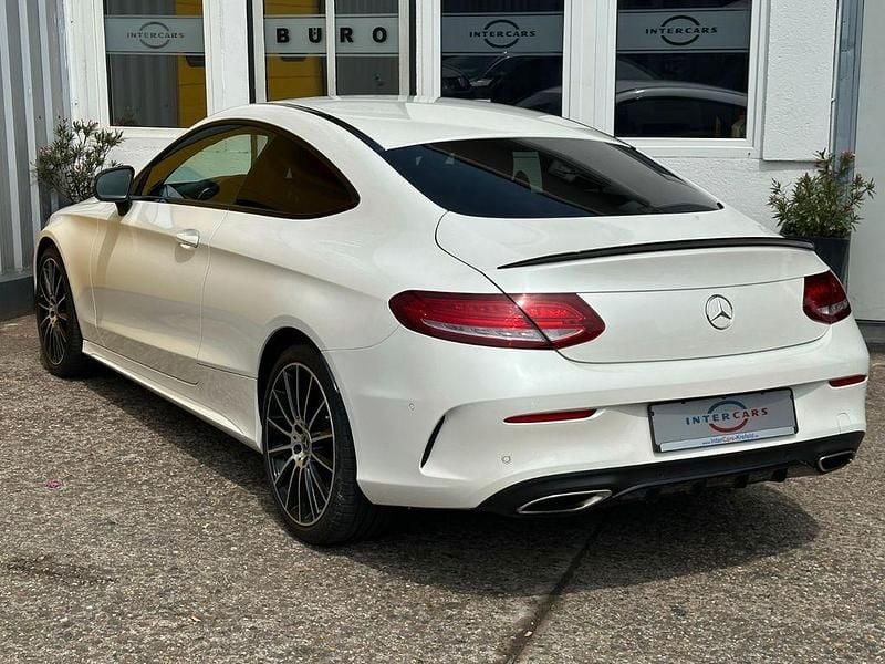 Gebraucht Mercedes C180 AMG line 156 PS (114 kW) 2017 Weiß Coupé
