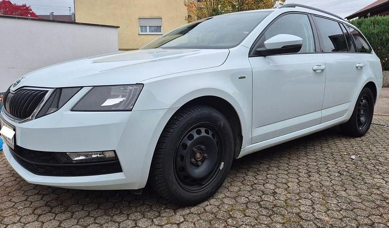 Weiß Gebraucht 2017 Skoda Octavia Drive Kombi | 12.900 € (Guter Preis) - Bild 1/4