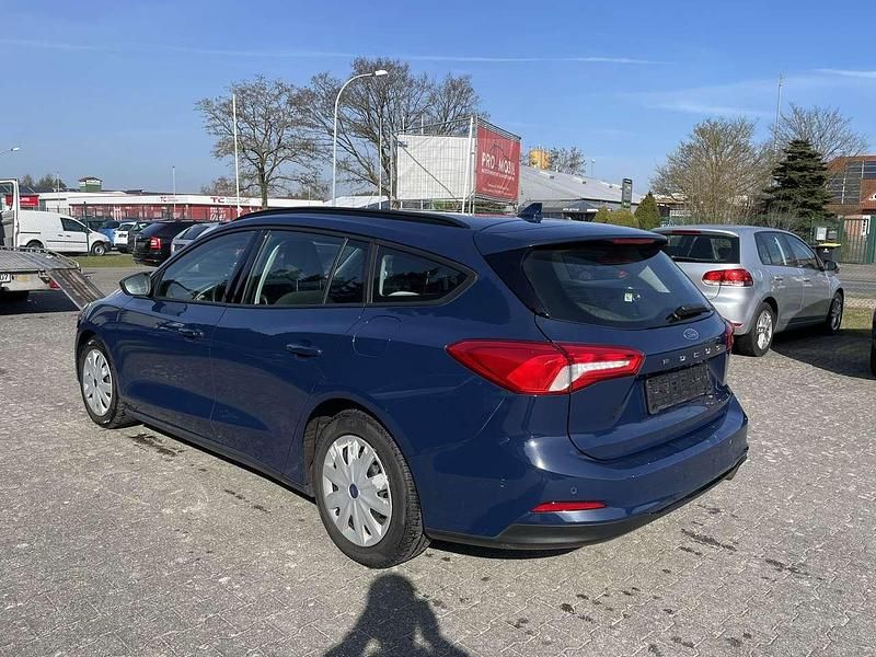 Gebraucht Ford Focus Trend 120 PS (88 kW) 2018 Blazerblau Kombi