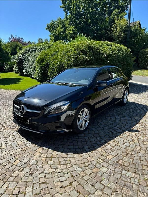 Schwarz Gebraucht 2016 Mercedes A160 AMG Kleinwagen | 10.699 € (Fairer Preis) - Bild 1/4