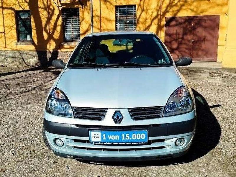 Gebraucht Renault Clio II 75 PS (55 kW) 2004 Polargrau metallic Limousine