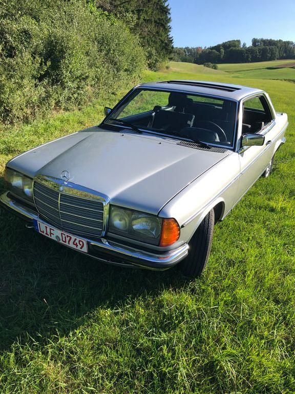 Silber Gebraucht 1984 Mercedes 230 Coupé | 10.750 € - Bild 1/4