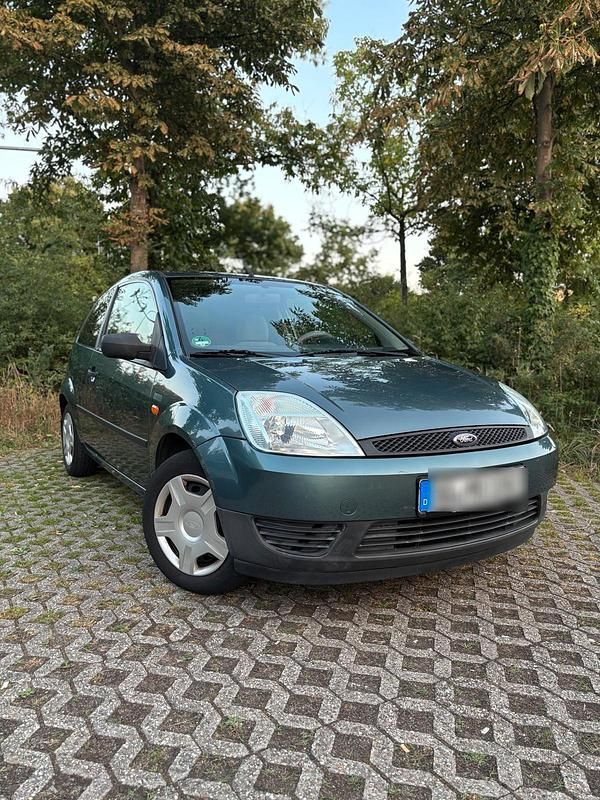 Grün Gebraucht 2003 Ford Fiesta Kleinwagen | 2.099 € (Fairer Preis) - Bild 1/4