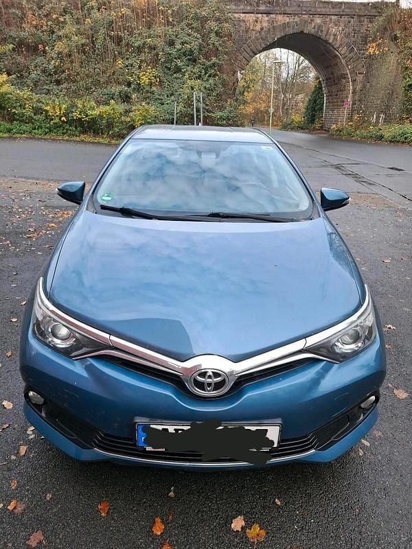 Blau Gebraucht 2016 Toyota Auris Kleinwagen | 11.500 € (Fairer Preis) - Bild 1/4