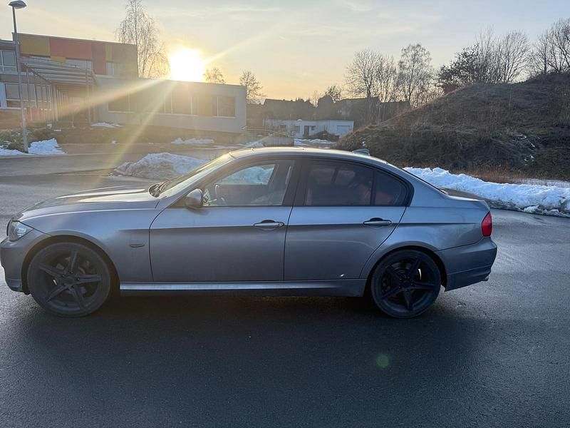 Gebraucht BMW 325 280 PS (205 kW) 2010 Grau Limousine