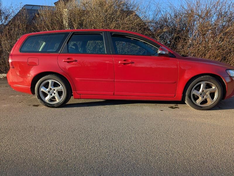 Gebraucht Volvo V50 114 PS (83 kW) 2012 Rot Kombi