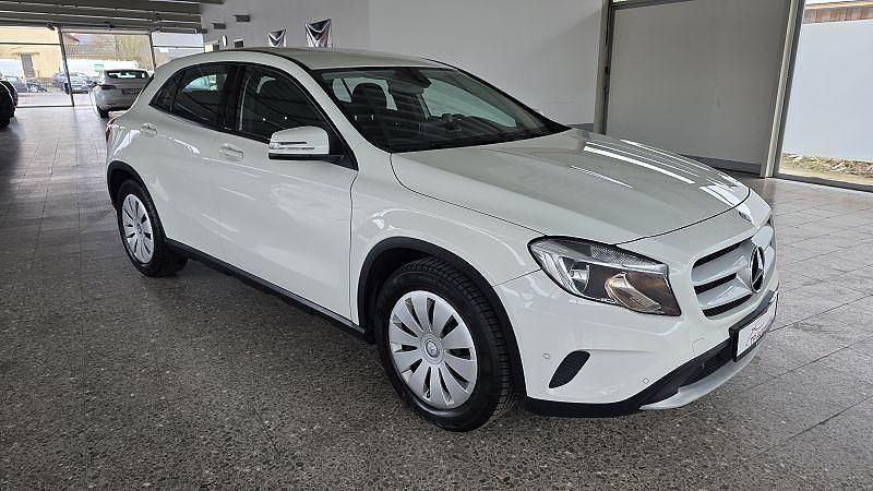 Gebraucht Mercedes GLA200 136 PS (100 kW) 2015 Zirrusweiß SUV