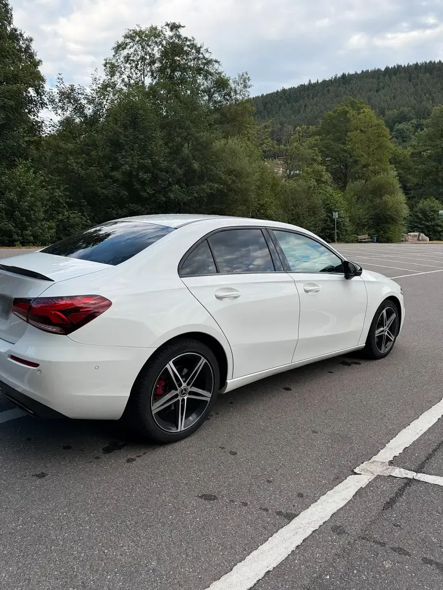 Gebraucht Mercedes A180 Progressive 116 PS (85 kW) 2020 Weiß Limousine