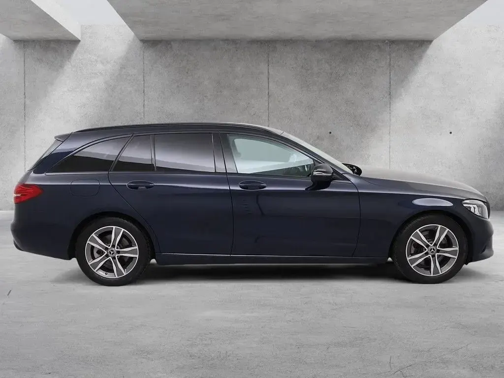 Gebraucht Mercedes C300 Avantgarde 272 PS (200 kW) 2021 Blau Limousine