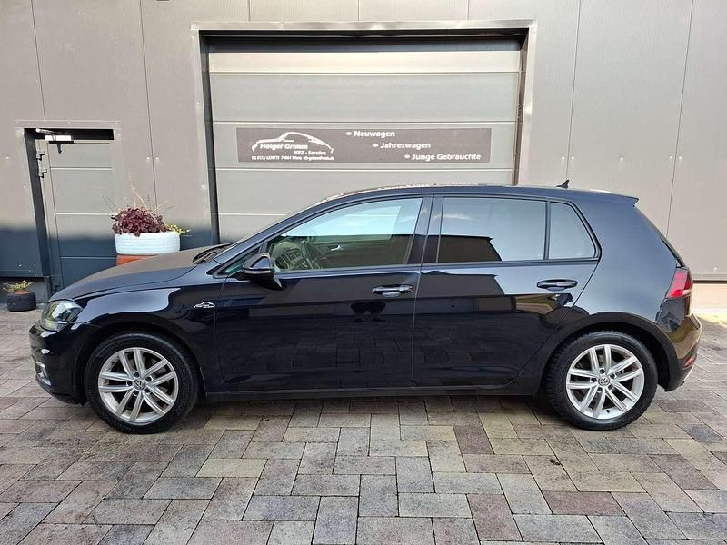 Schwarz Gebraucht 2018 VW Golf VII Limousine | 8.990 € (Fairer Preis) - Bild 1/4