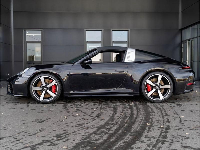 Neu Porsche 911 Targa 4S 480 PS (353 kW) 2025 Schwarz Cabrio