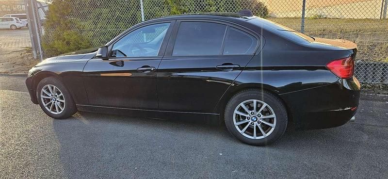 Gebraucht BMW 320 184 PS (135 kW) 2012 Schwarz Limousine