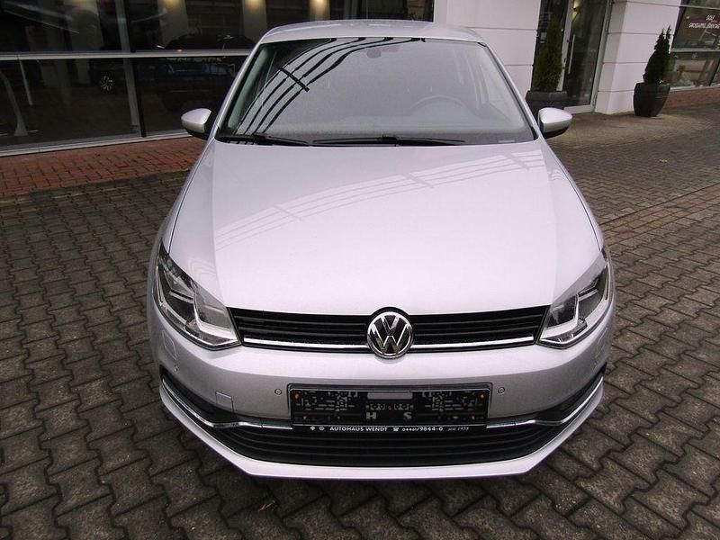 Gebraucht VW Polo 60 PS (44 kW) 2017 Silber Limousine