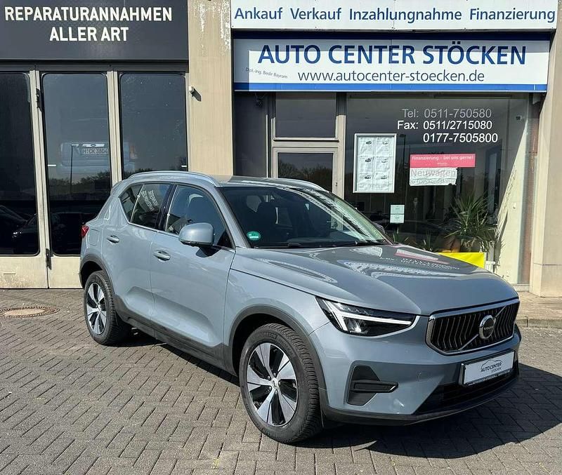 Thunder grey / metallic Gebraucht 2022 Volvo XC40 Core SUV | 33.900 € (Fairer Preis) - Bild 1/4