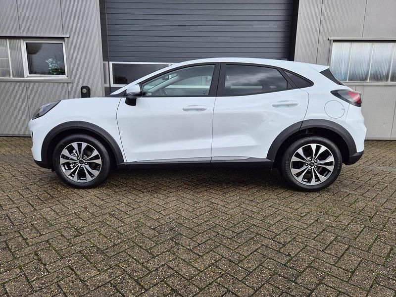 Frozen white Neu 2025 Ford Puma Gen-E Titanium SUV | 24.180 € (Superpreis) - Bild 1/4