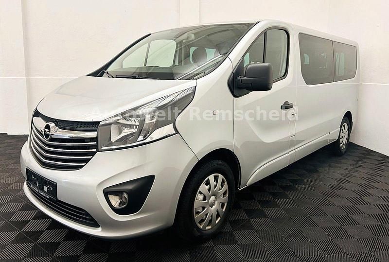 Second-hand Opel Vivaro 145 CP (106 kW) 2017 Argintiu Monovolum