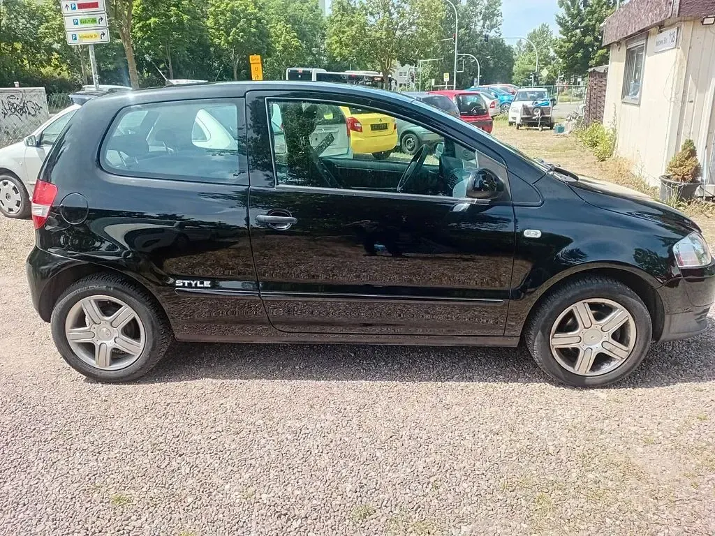Gebraucht VW Fox Style 60 PS (44 kW) 2011 Schwarz Kleinwagen