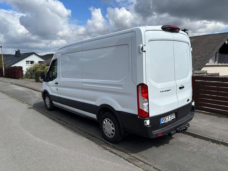 Usado Ford Transit 131 HP (96 kW) 2022 Branco Monovolume