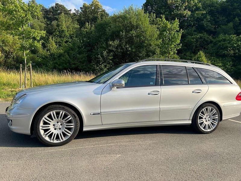 Silber Gebraucht 2006 Mercedes E320 Avantgarde Kombi | 6.990 € (Etwas zu teuer) - Bild 1/4