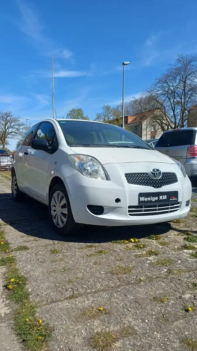 Gebraucht Toyota Yaris 69 PS (50 kW) 2008 Weiß Kleinwagen