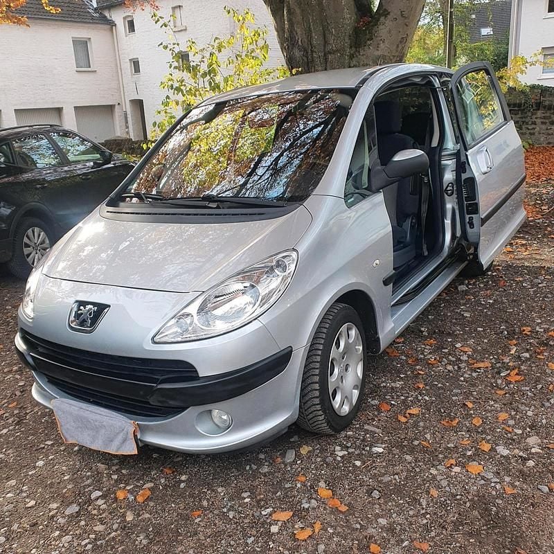 Silber Gebraucht 2007 Peugeot 1007 Kleinwagen | 2.950 € (Etwas zu teuer) - Bild 1/4