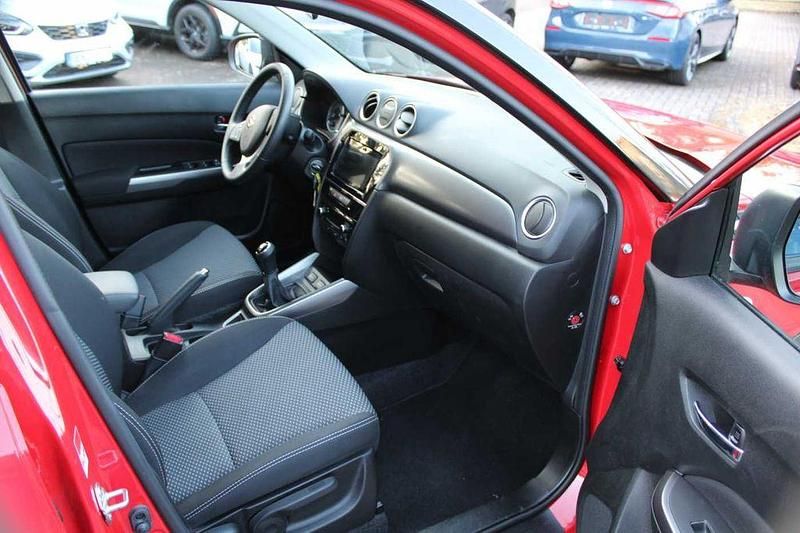 Gebraucht Suzuki Vitara Comfort 111 PS (81 kW) 2019 Rot SUV